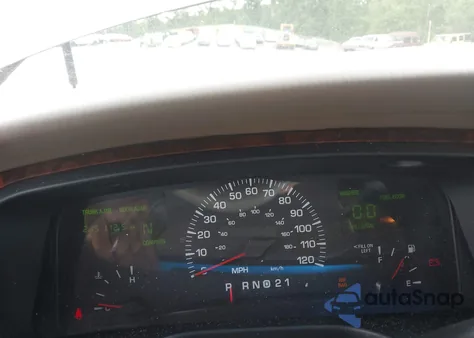 2001 Lincoln Town Car Executive из США, поврежденный, VIN 1LNHM81W61Y685421